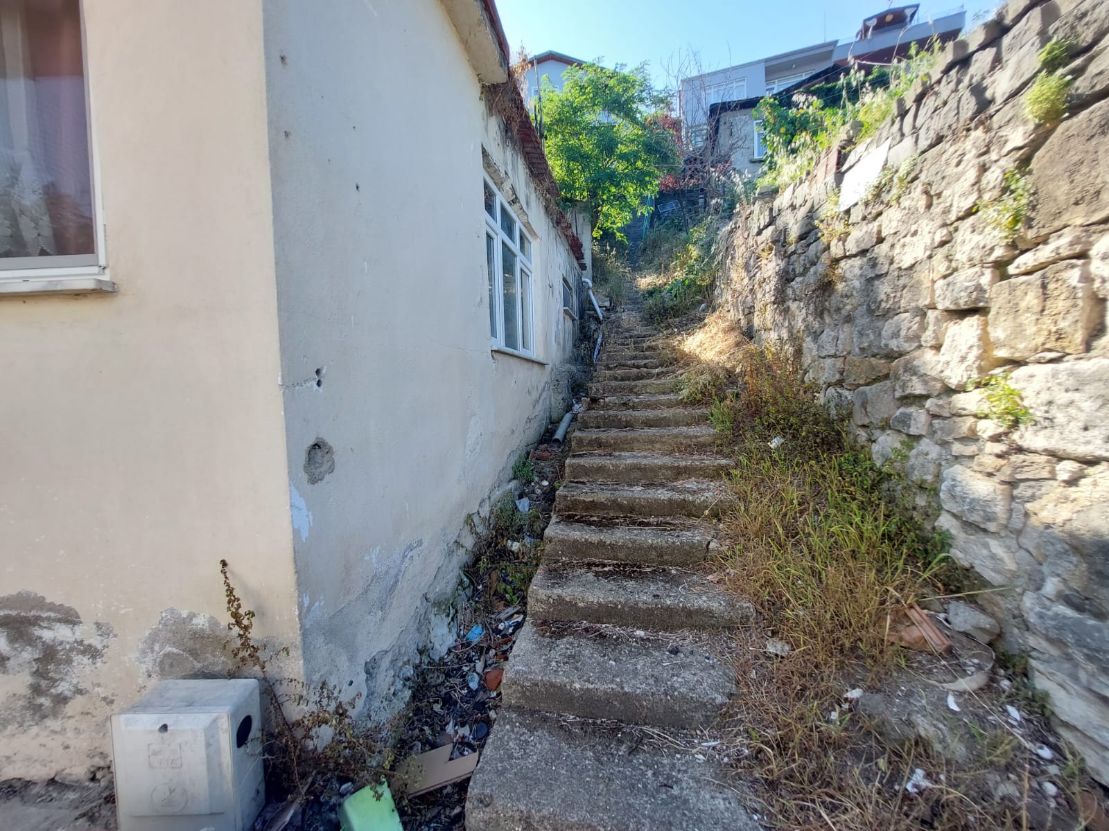 TAŞBAŞI MAHALLESİNDE SATILIK 2+1 EV